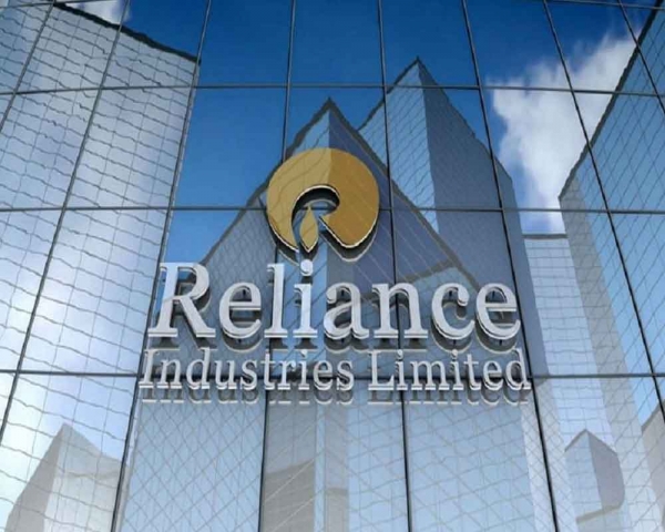 RIL picks 37.7% stake in Alok Industries