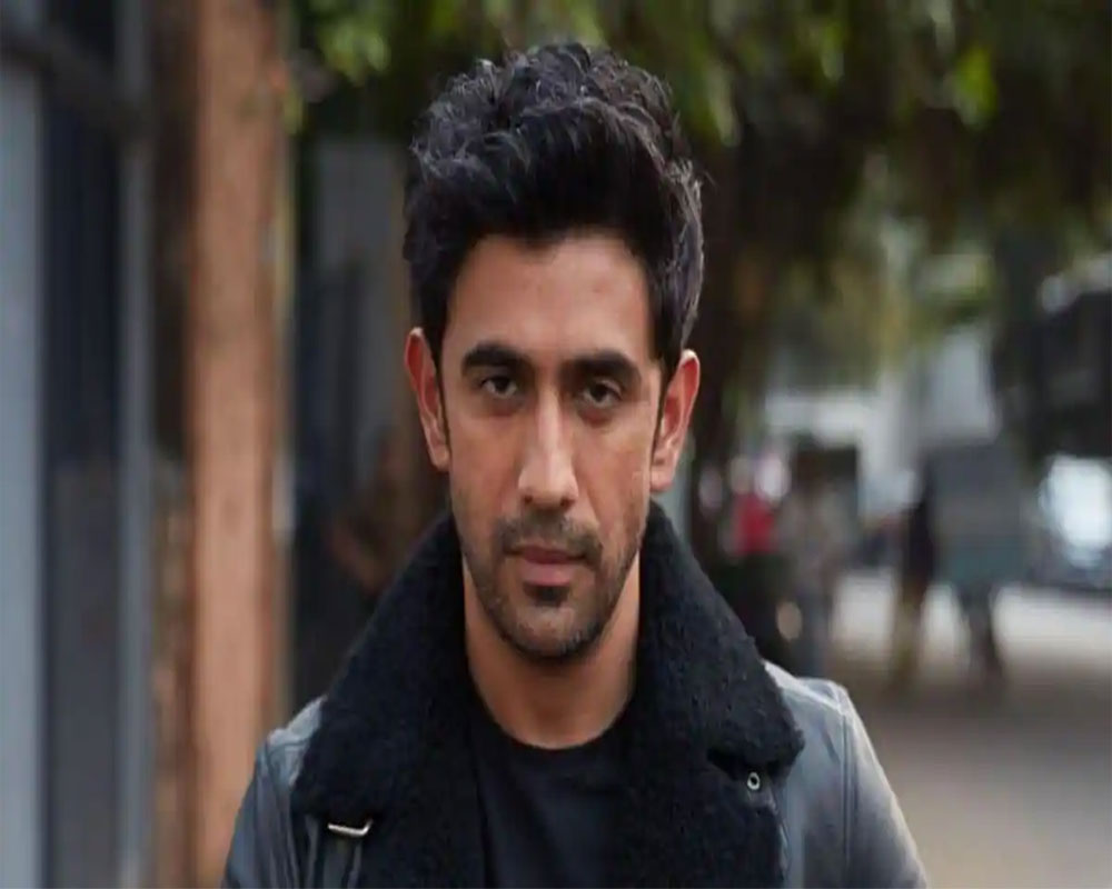 Amit Sadh shares decade old picture of himself