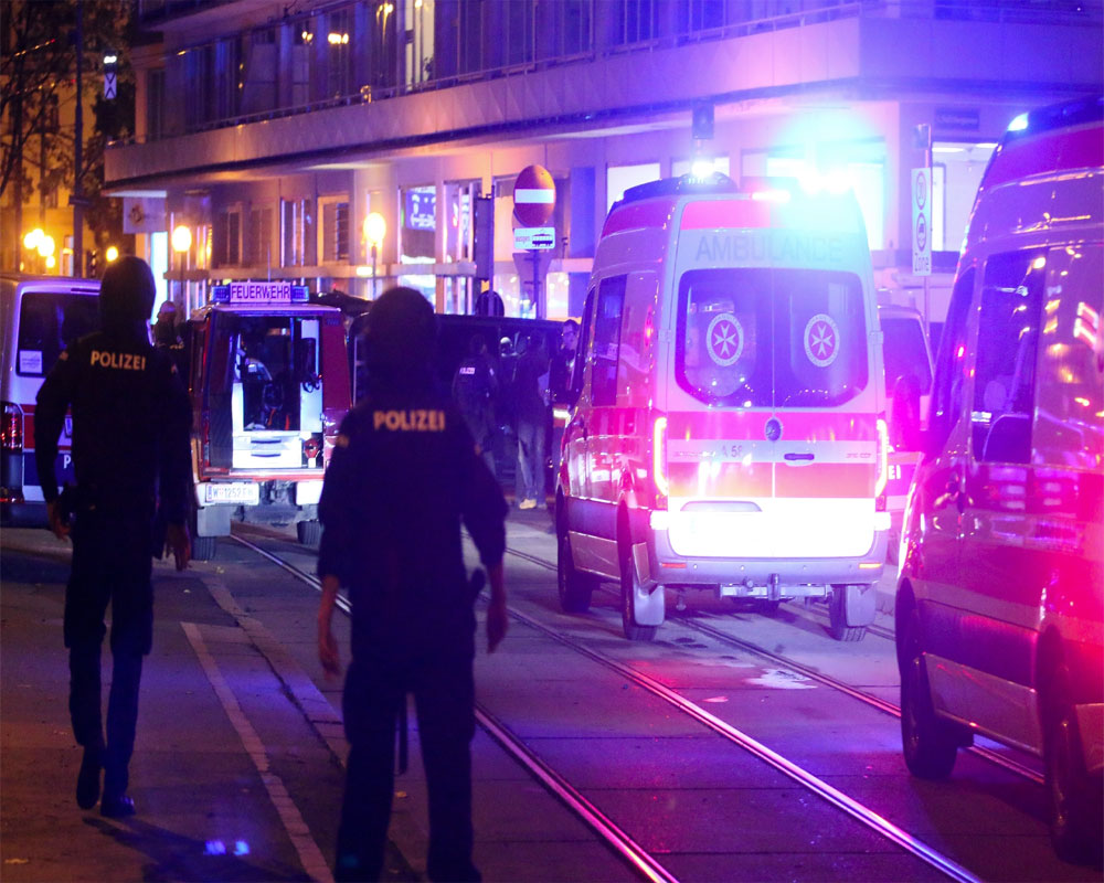 5 dead in Vienna shooting; Attacker sympathized with IS