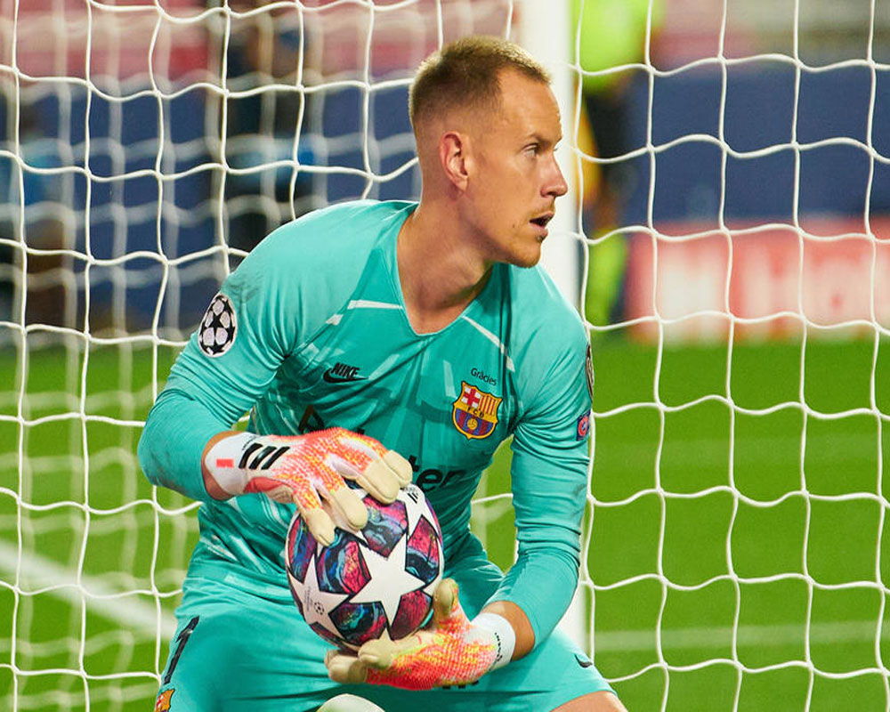 Barcelona goalkeeper Ter Stegen to undergo knee surgery