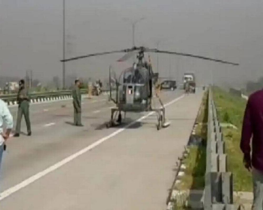 Cheetah helicopter on COVID-19 duty makes emergency landing on highway near Hindon