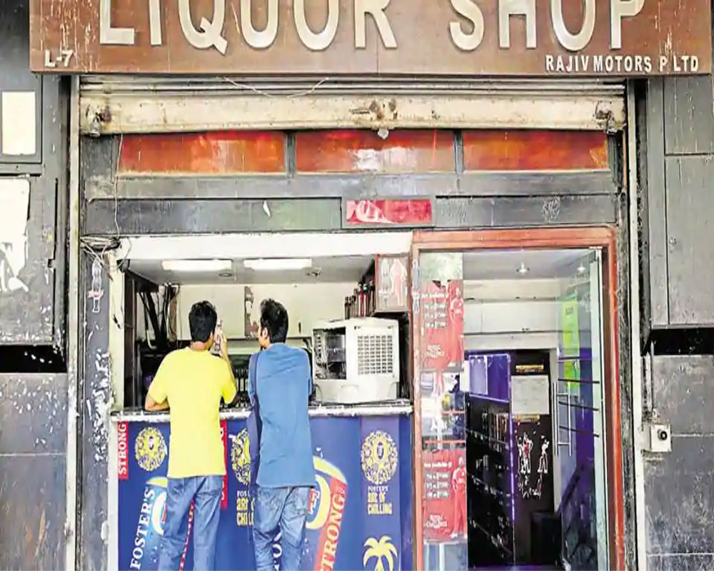 Delhi govt launches exercise to open liquor shops in non-containment zones