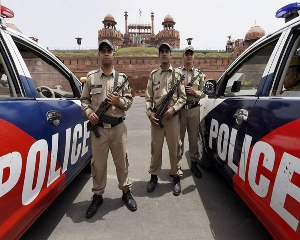 Delhi Police receives 817 calls on its helpline regarding lockdown in 24 hrs