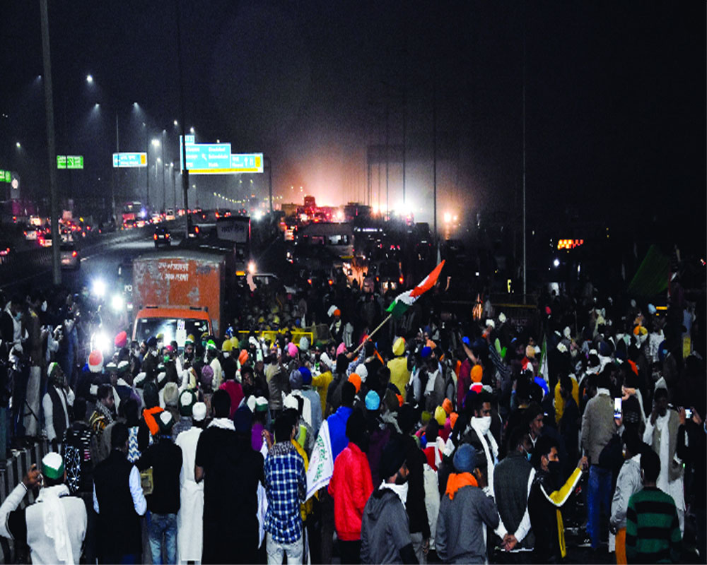 Farmers Squat On Delhi Meerut E Way Roads Blocked