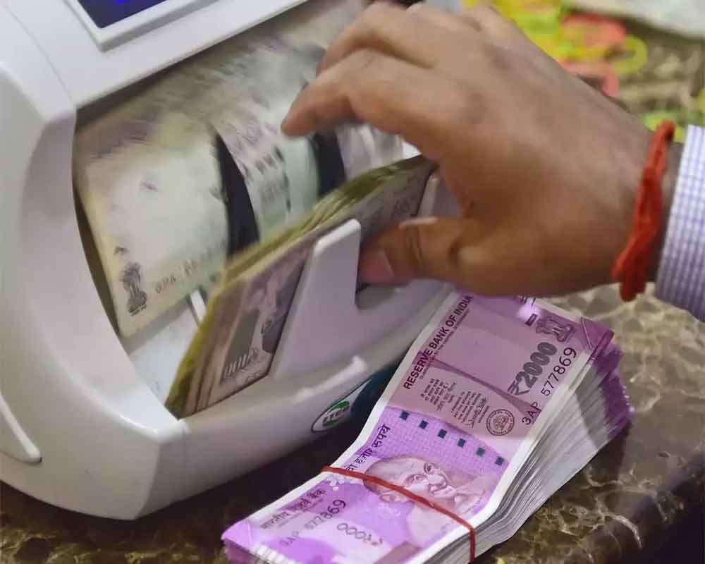 FPIs remain in selloff mode, pull out Rs 15,403 cr in April