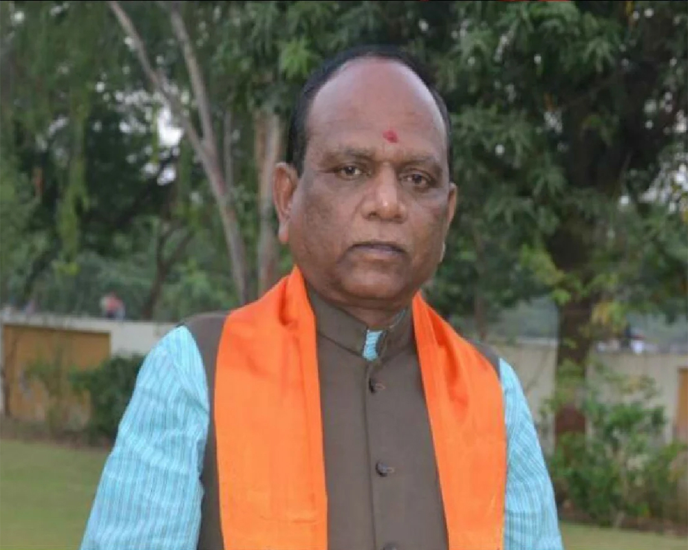 Gujarat BJP MP Mansukh Vasava quits party