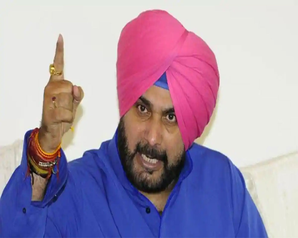 Navjot Sidhu stages protest against farm bills