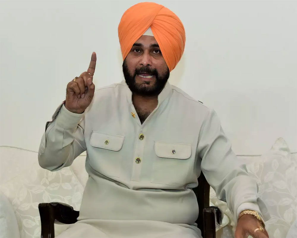 Navjot Sidhu tenders apology for hurting Sikh sentinments