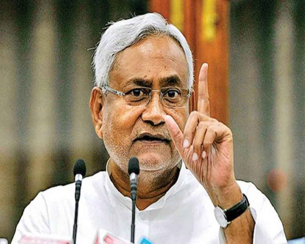 Nitish makes fun of RJD 10 lakh jobs promise