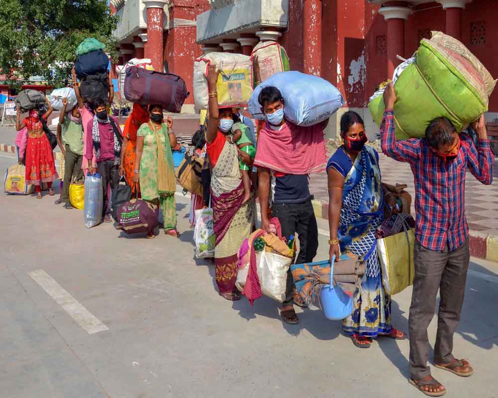 SC mulls granting 15 days to Centre, states for transporting migrant workers