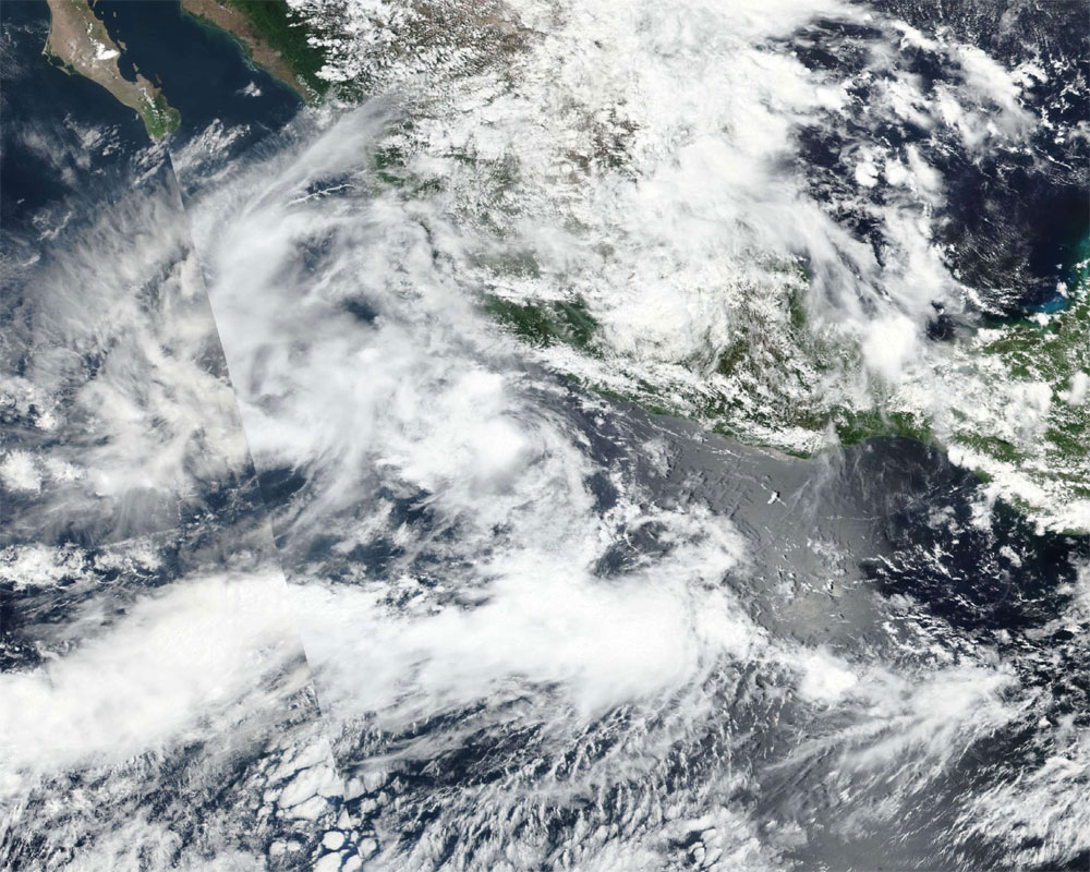 Tropical Storm Julio heads away from Mexican coast