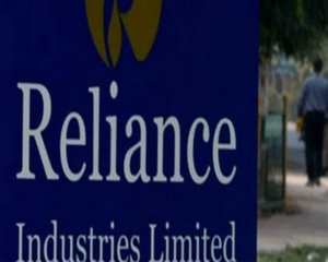 Reliance Industries' Q4 net drops 39 pc at Rs 6,348 cr