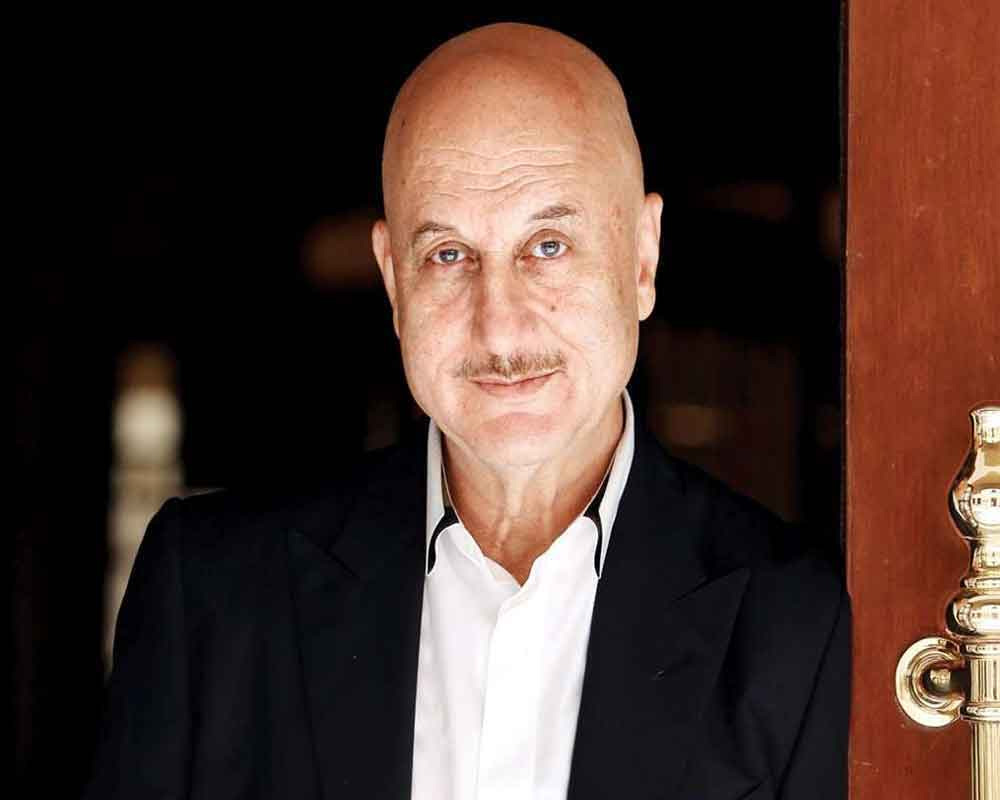 Anupam Kher sees 'light' despite the 'darkness'