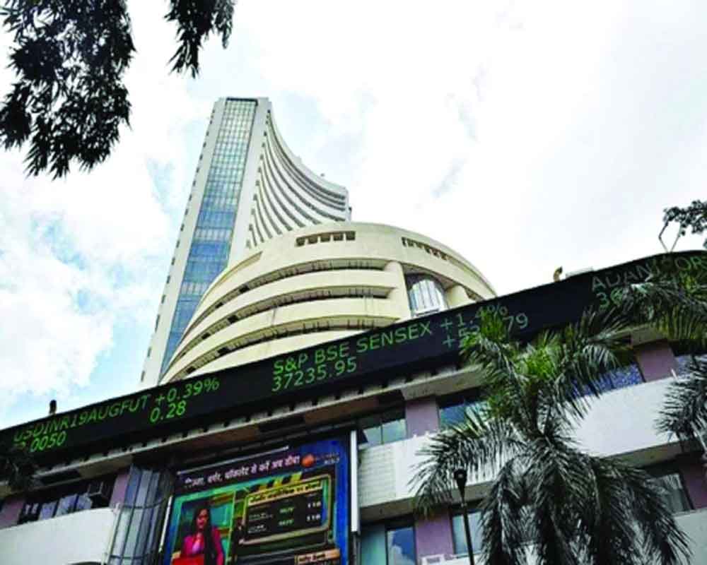 Benchmarks rise for 4th day, end marginally higher on F&O expiry