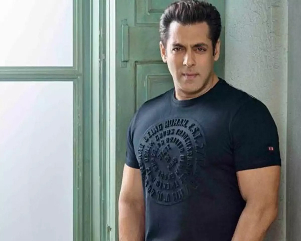 Salman Khan discharged from hospital after non-venomous snake bite, doing well