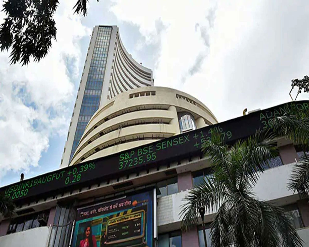 Sensex drops over 210 pts in early trade; energy, pharma stocks weigh