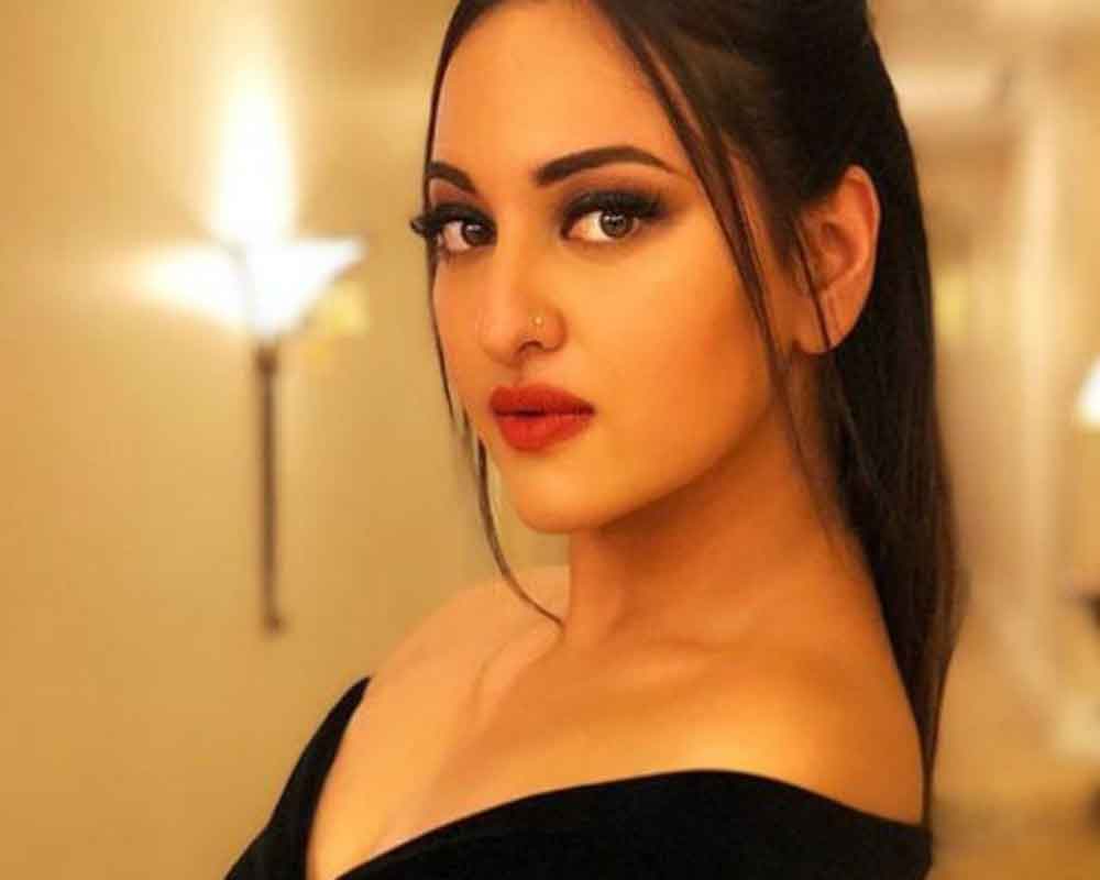 Sonakshi collaborates with BMC for Mahim Beach makeover