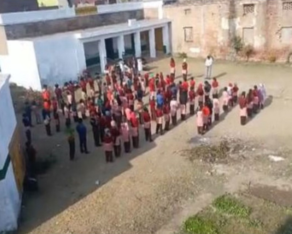 'Lab Pe Aati Hai Dua' prayer by students gets UP Principal suspended