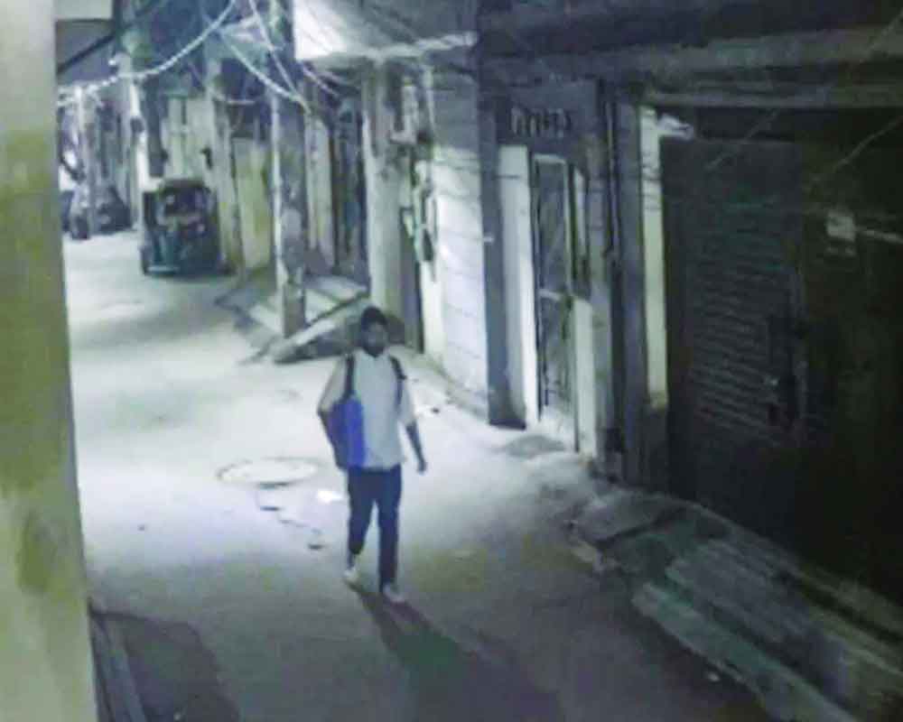 Aftab’s CCTV clip with bag seen, cops suspect Shraddha’s body parts