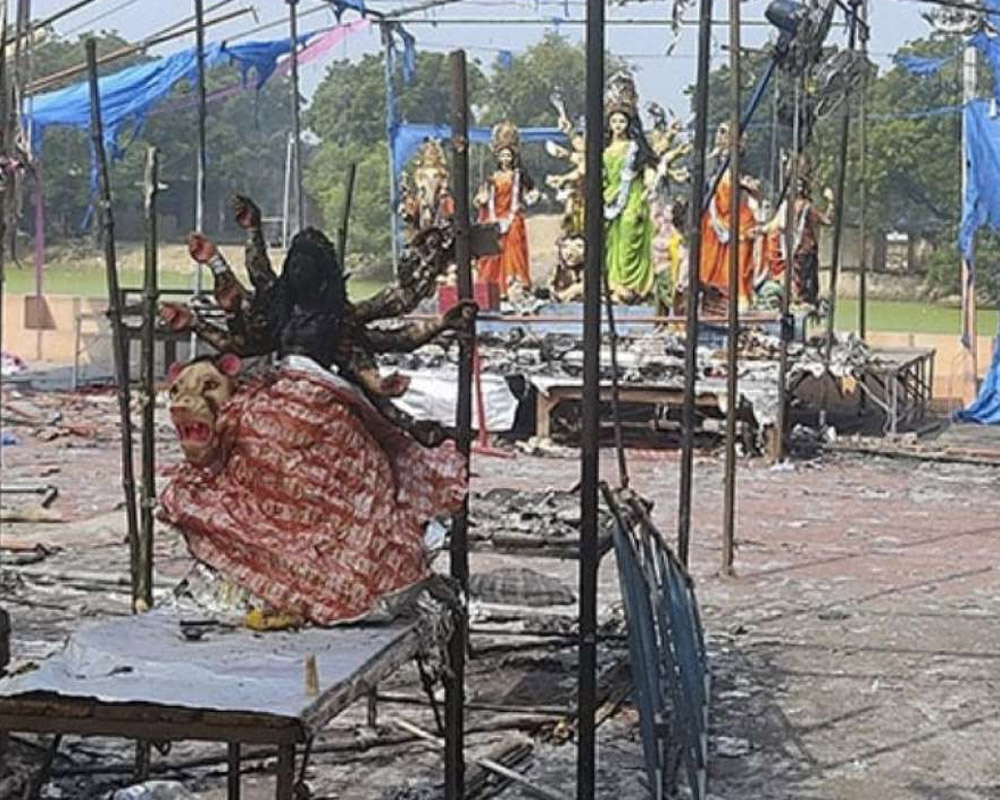 Fire ravages Durga Puja pandal in Bhadohi, five dead