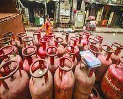 Govt to give Rs 22,000 cr grant to oil PSUs to cover LPG losses