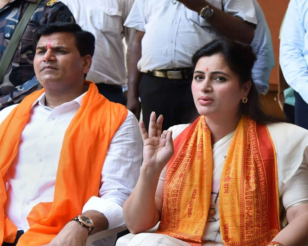 Hanuman Chalisa Row Mumbai Court Grants Bail To Mp Navneet Rana Her