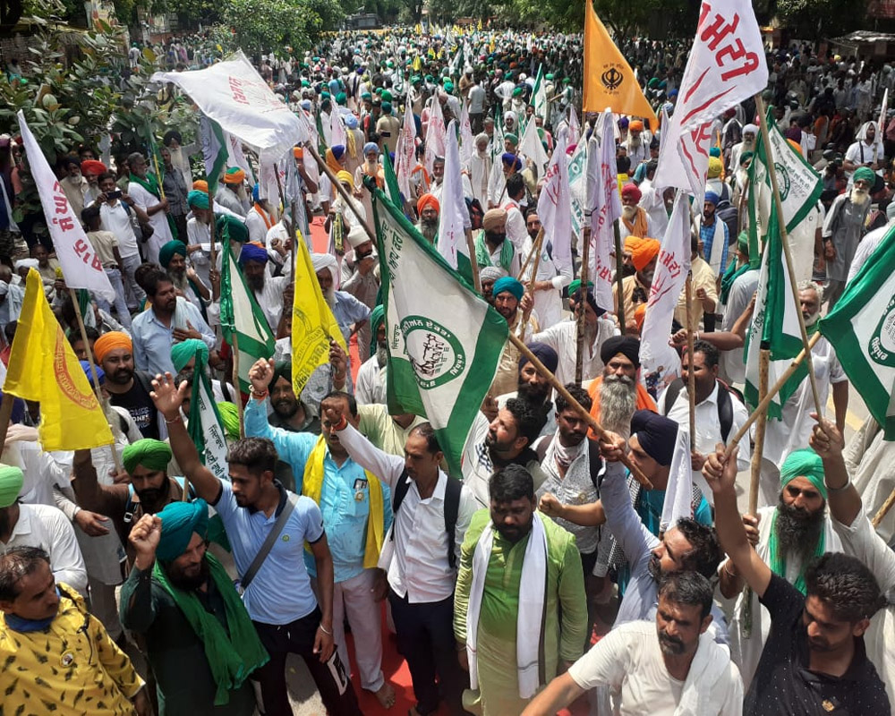 Heavy traffic jam at Delhi borders amid curbs due to 'mahapanchayat' called by farmers' body