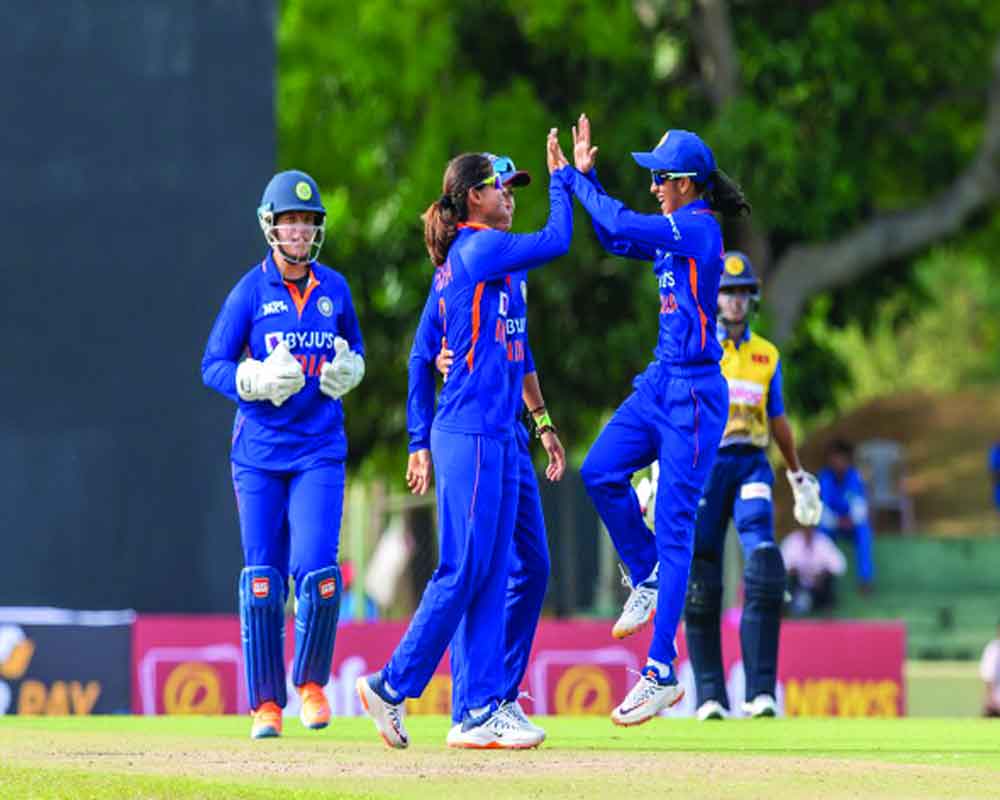 India choke SL, take 1-0 lead