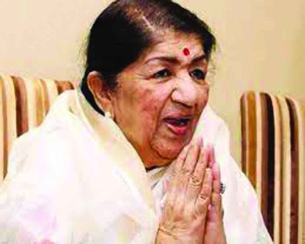 Legendary singer Lata on ventilator