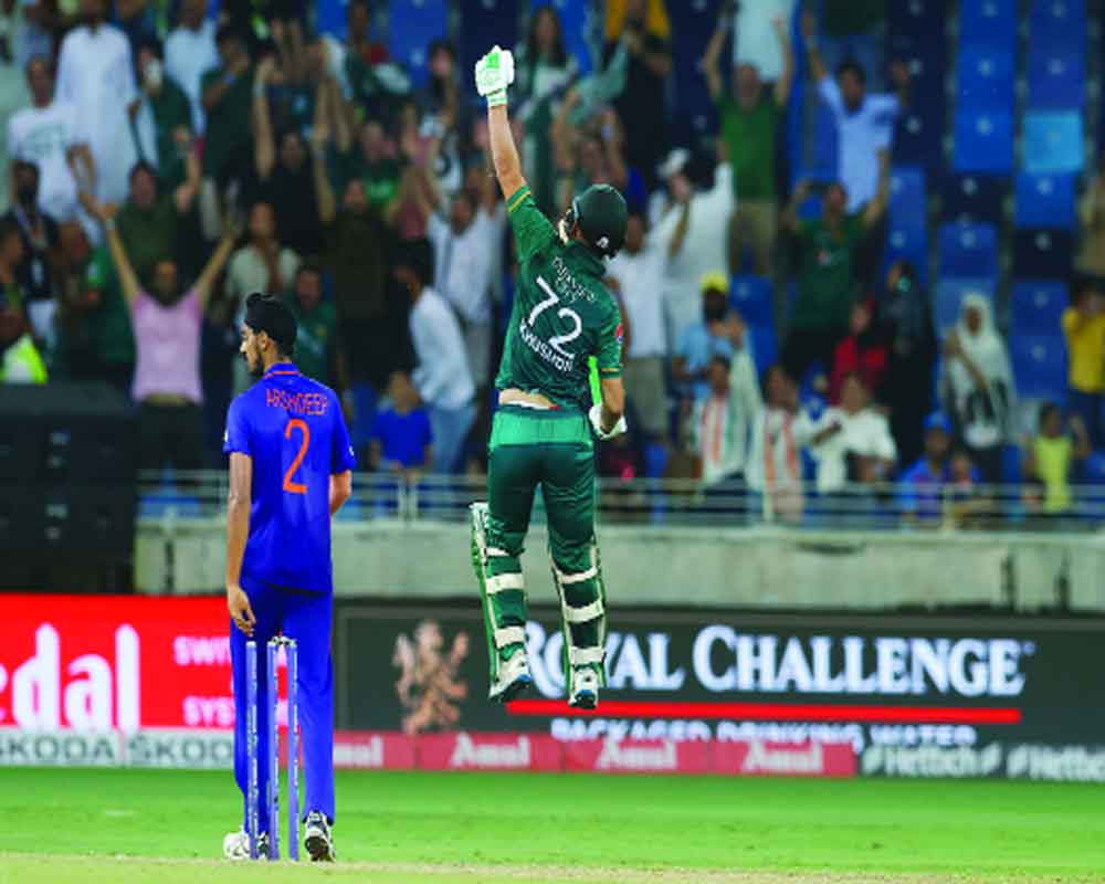 PAK BEAT INDIA BY 5 wkts`