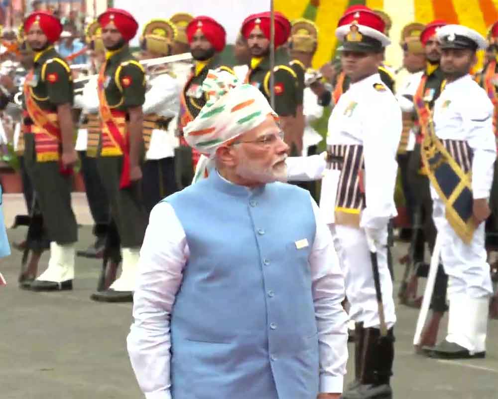 PM Modi wears white safa with tricolour stripes, long trail on 76th Independence Day