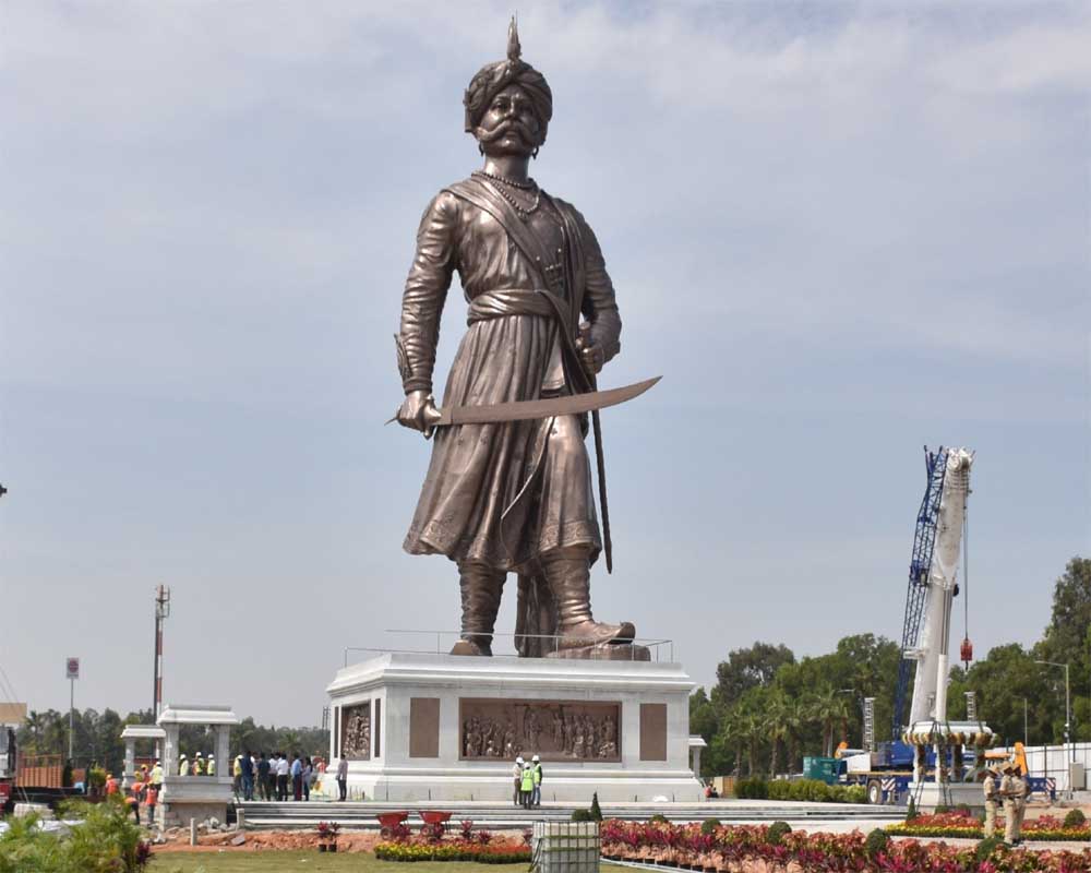 PM Unveils 108 feet Bronze Statue Of Bengaluru Founder Nadaprabhu 