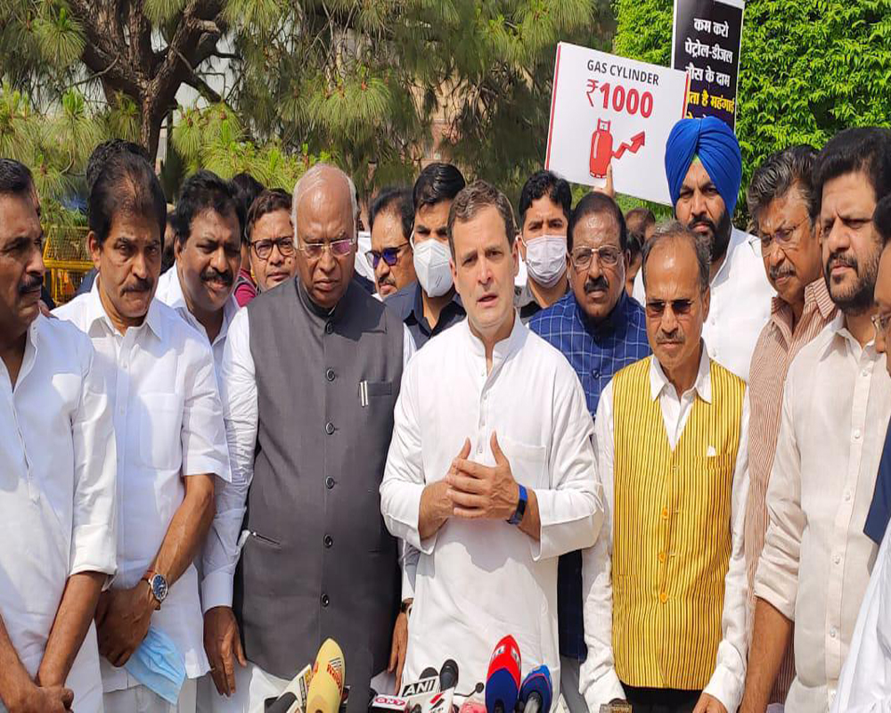 Rahul demands rollback in prices of fuel, leads protest against hike