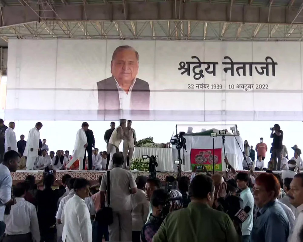 Sea of crowd in Saifai for Mulayam Singh Yadav's last rites