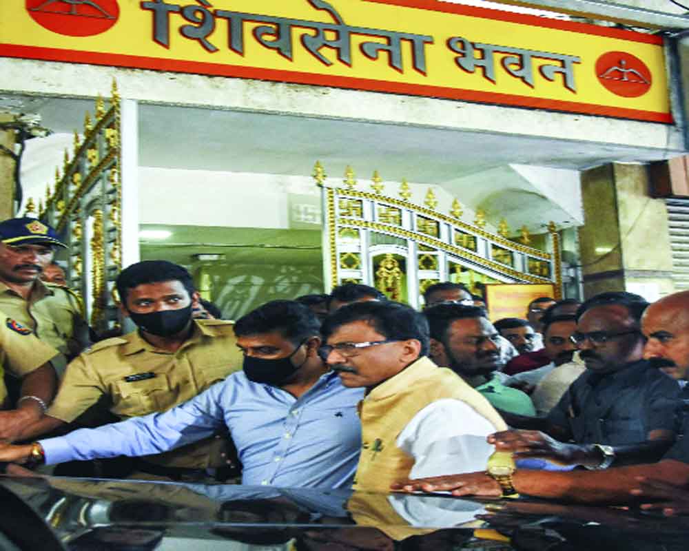 Sena rebels get 14-day reprieve by SC on disqualification notice