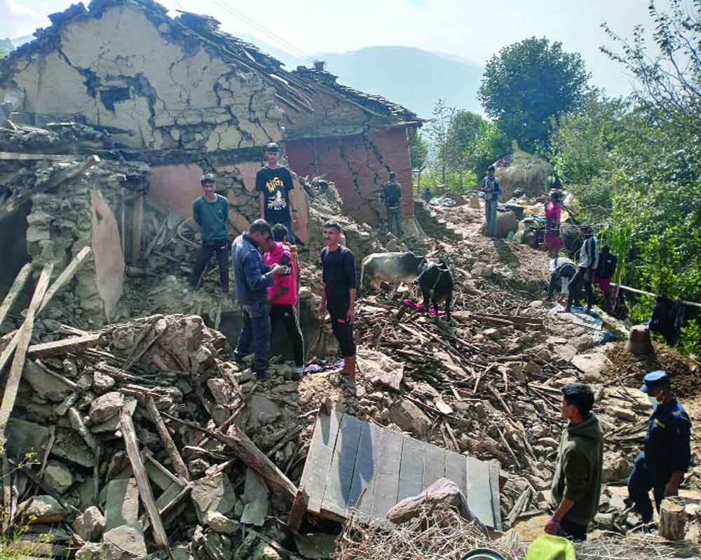 Temblor kills 6 in Nepal, jolts N India; big quake in Himalyan States feared