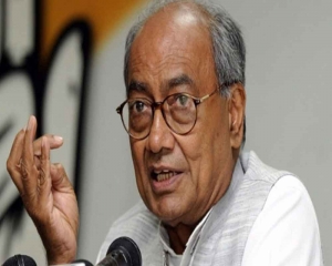 Digvijaya Singh opts out of Cong prez race, to back Kharge