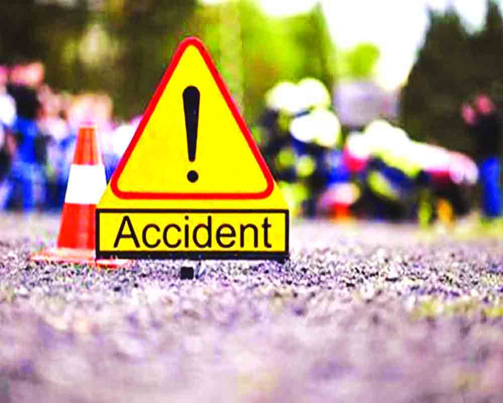 4 persons killed, 11 injured in bus accident on highway in Gujarat