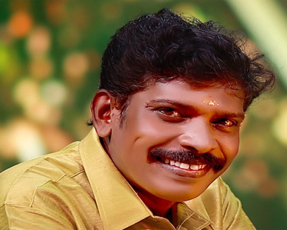 Actor Kollam Sudhi dies in car accident