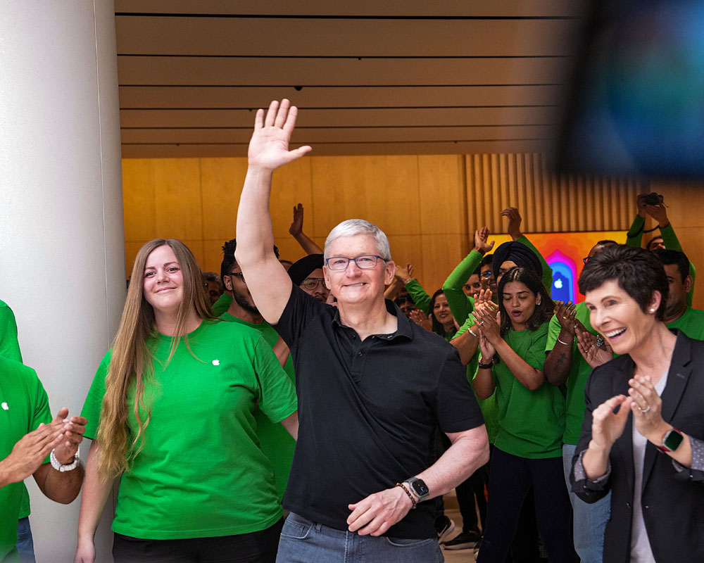 Tim Cook opens first Apple store in India - KTVZ
