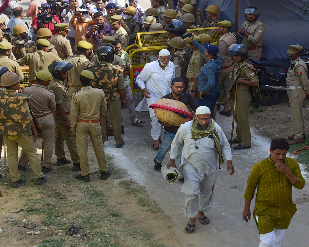 Asad Ahmad buried in Prayagraj amid watertight security