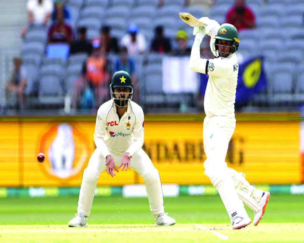 Australia stays in control of 1st Test