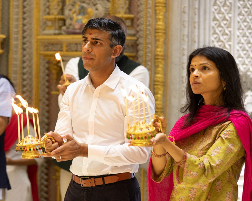 British PM Sunak, wife Akshata perform 'puja' at Akshardham temple