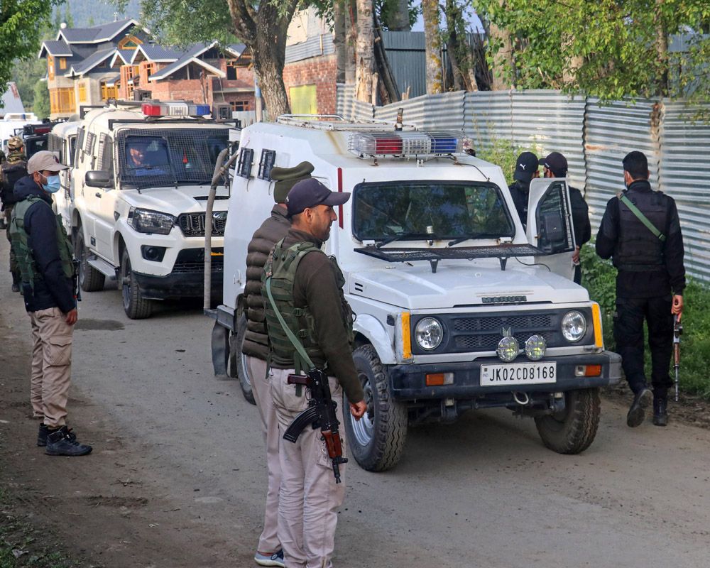 Defence minister Rajnath Singh visits J-K's Rajouri, reviews security situation