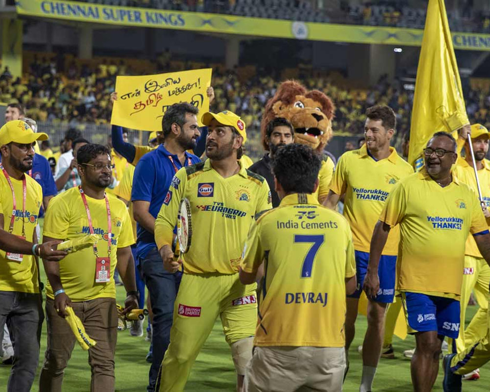 Dhoni's CSK does a lap of honour at Chepauk