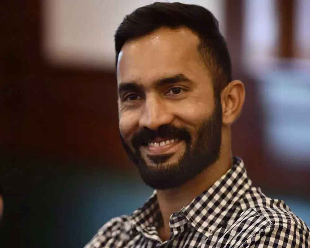 Dhoni said he really enjoys my commentary: Dinesh Karthik