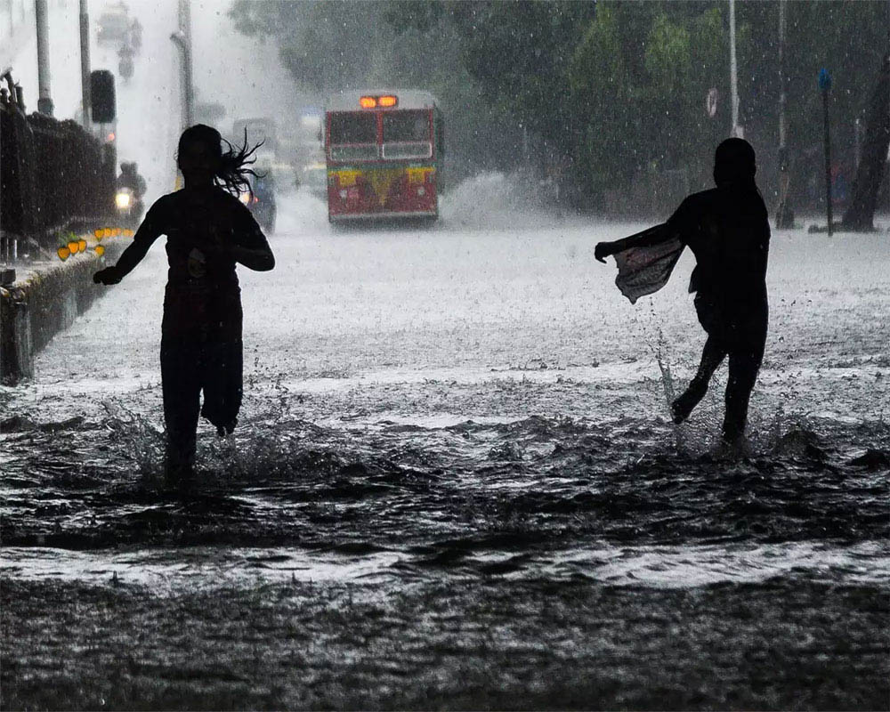 Heavy rains in parts of Mumbai; IMD issues 'yellow' alert for city