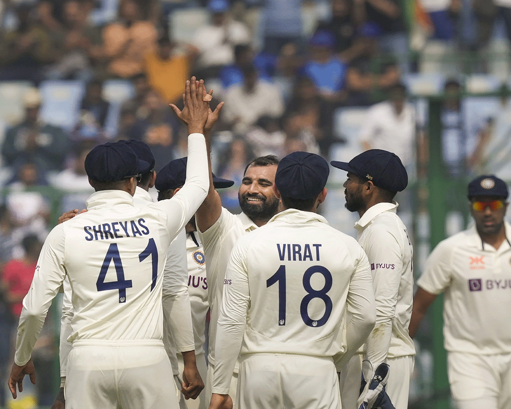 India bowl out Australia for 263 on day 1 of second Test