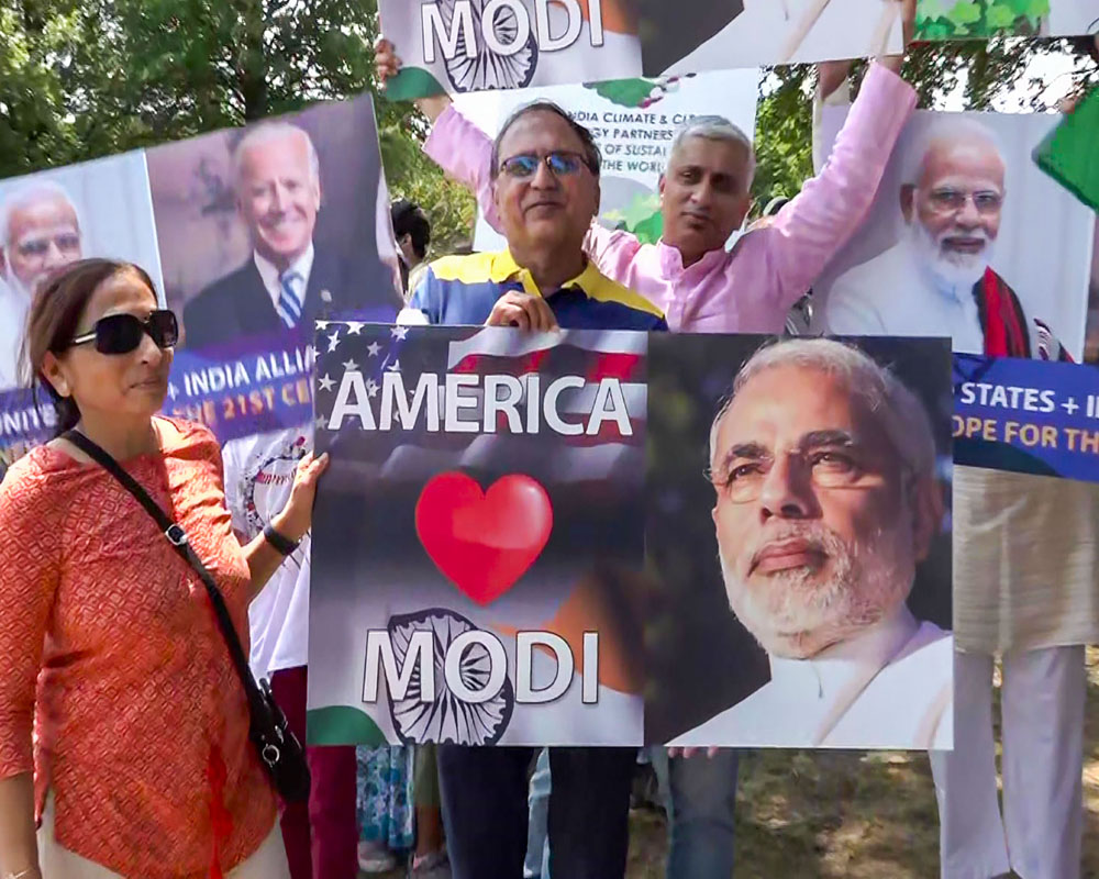 Indian Diaspora Gathers At South Lawns To Witness PM Modi's Official ...