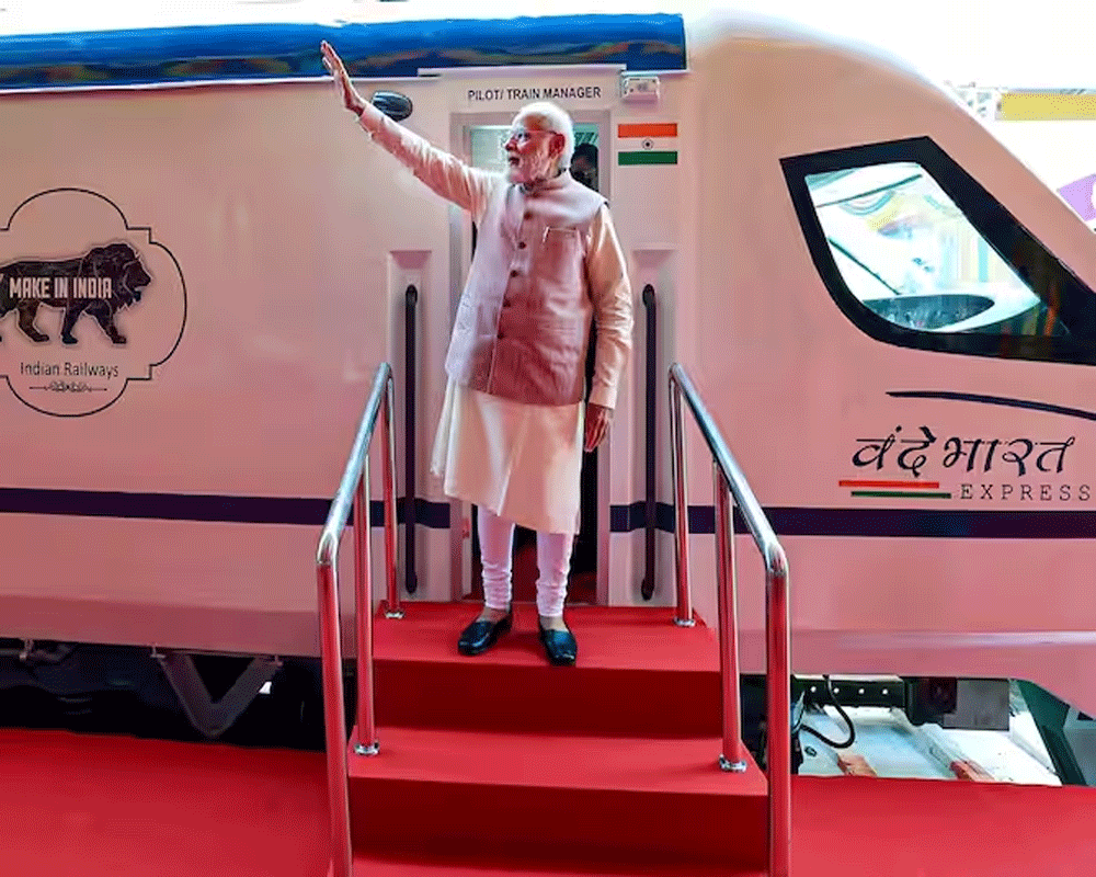 MP: PM Modi flags off 5 Vande Bharat trains